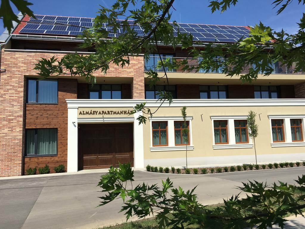 Almasy Apartmanhaz ギュラ エクステリア 写真