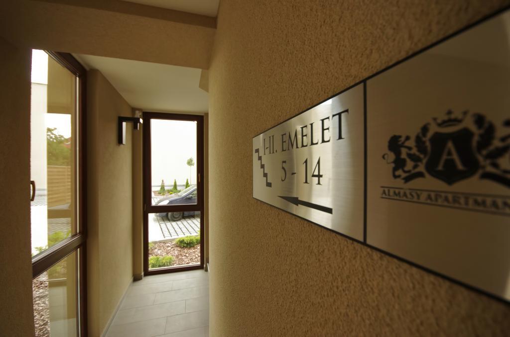Almasy Apartmanhaz ギュラ エクステリア 写真